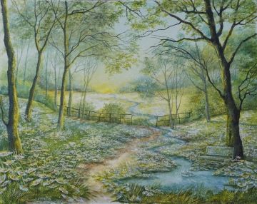 Zasněžené místo s domem, který má otevřenou bránu do tepla